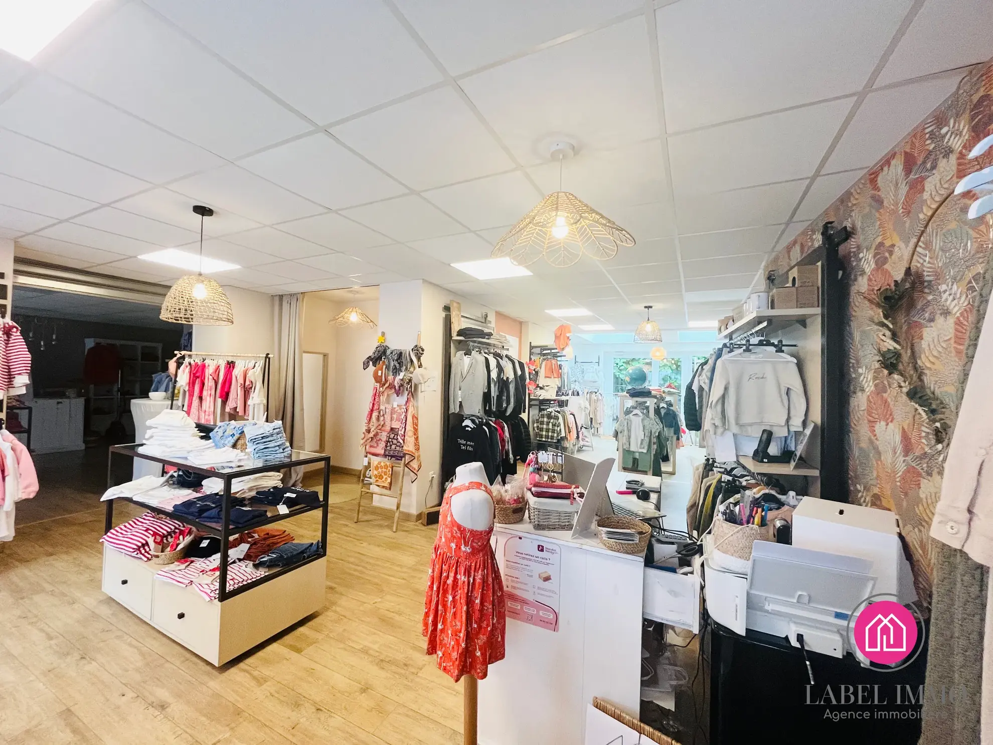 Fond de commerce prêt-à-porter enfants à vendre à Caudry - Bonne visibilité 