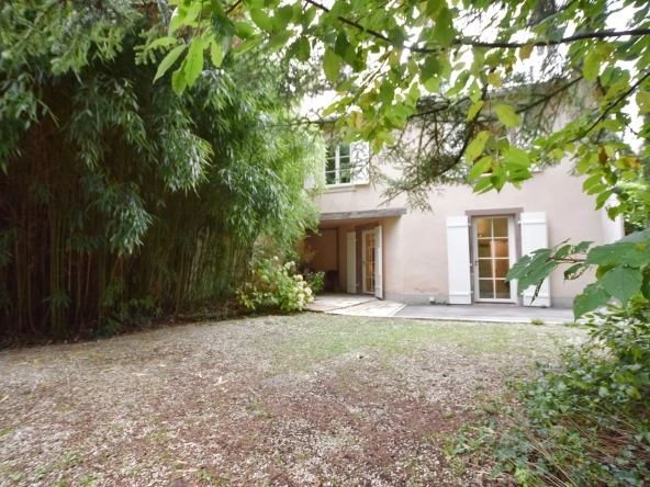 Belle demeure rénovée de 1800 avec jardin et terrasse à Vyans-le-Val - Bussurel