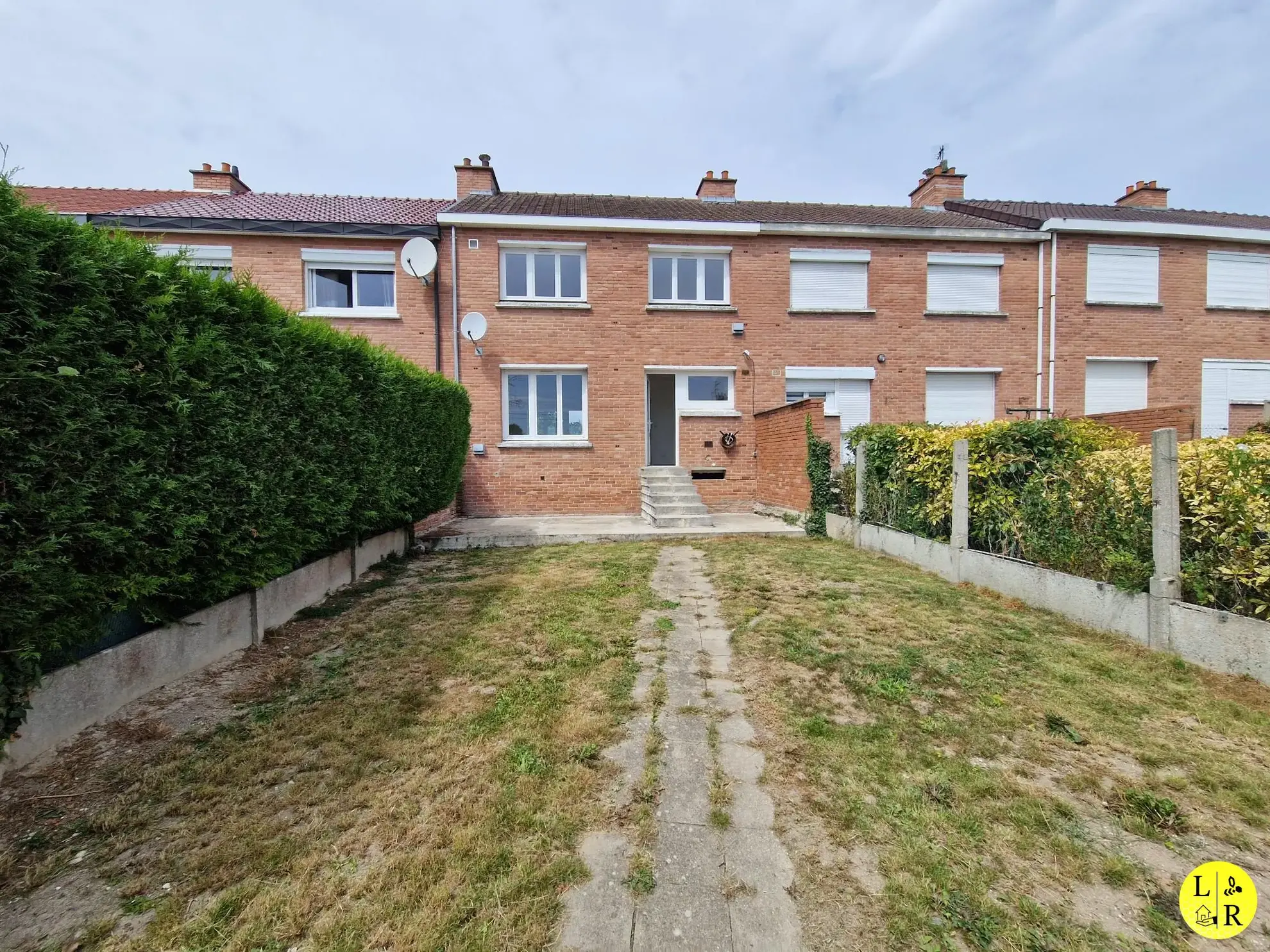 Maison mitoyenne 3 chambres avec jardin et garage à Arras 