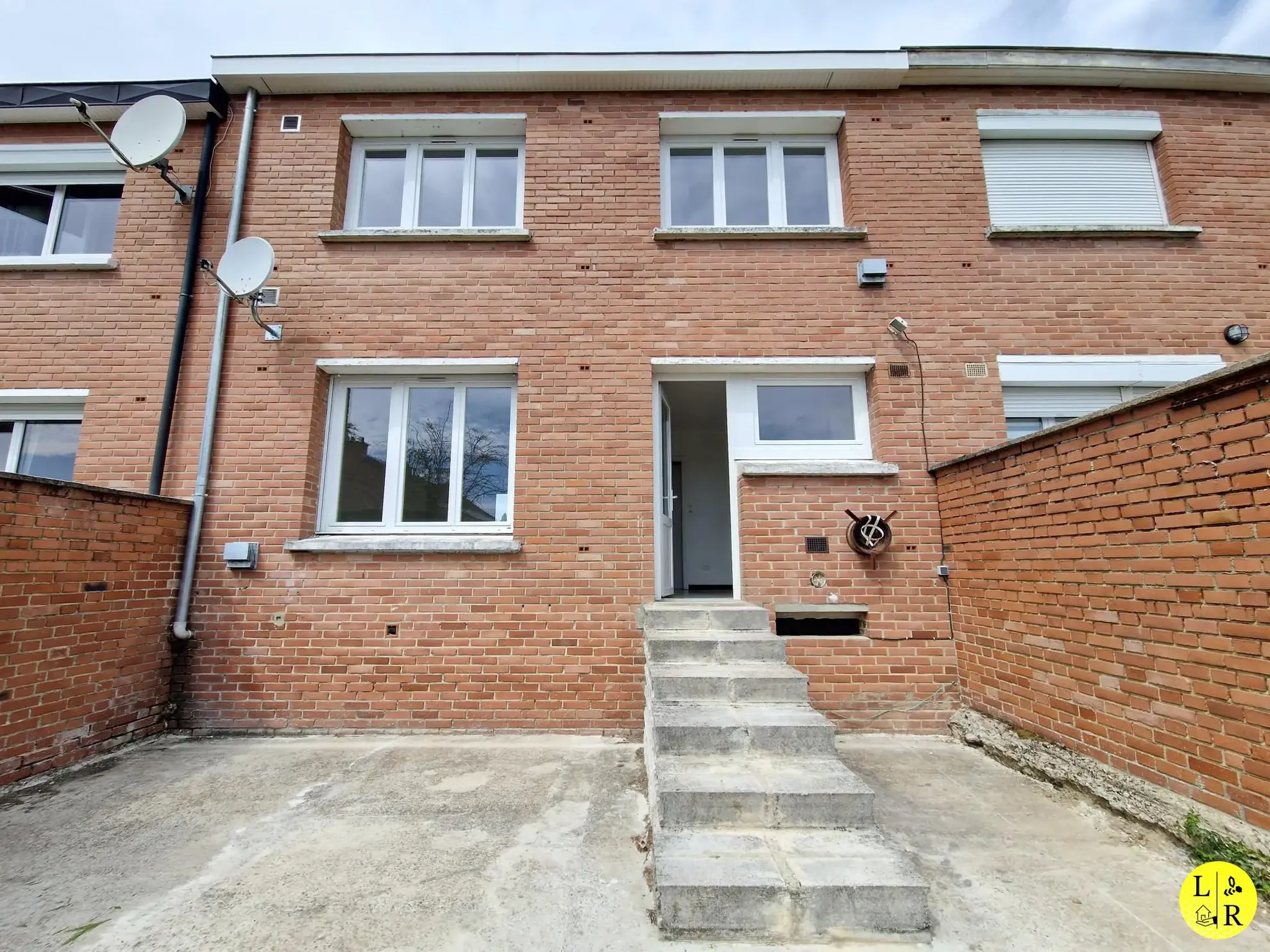 Maison mitoyenne 3 chambres avec jardin et garage à Arras 