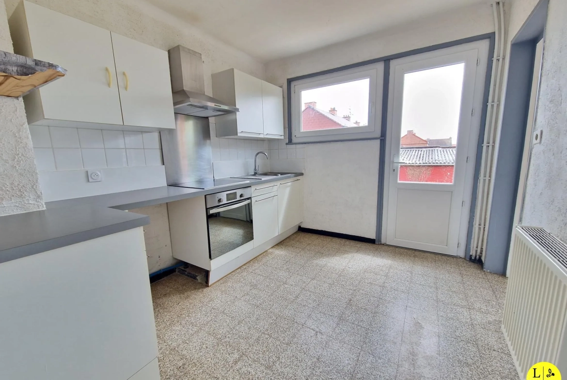 Maison mitoyenne 3 chambres avec jardin et garage à Arras 