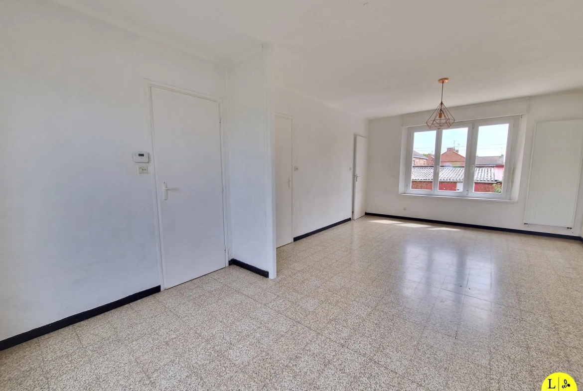 Maison mitoyenne 3 chambres avec jardin et garage à Arras 
