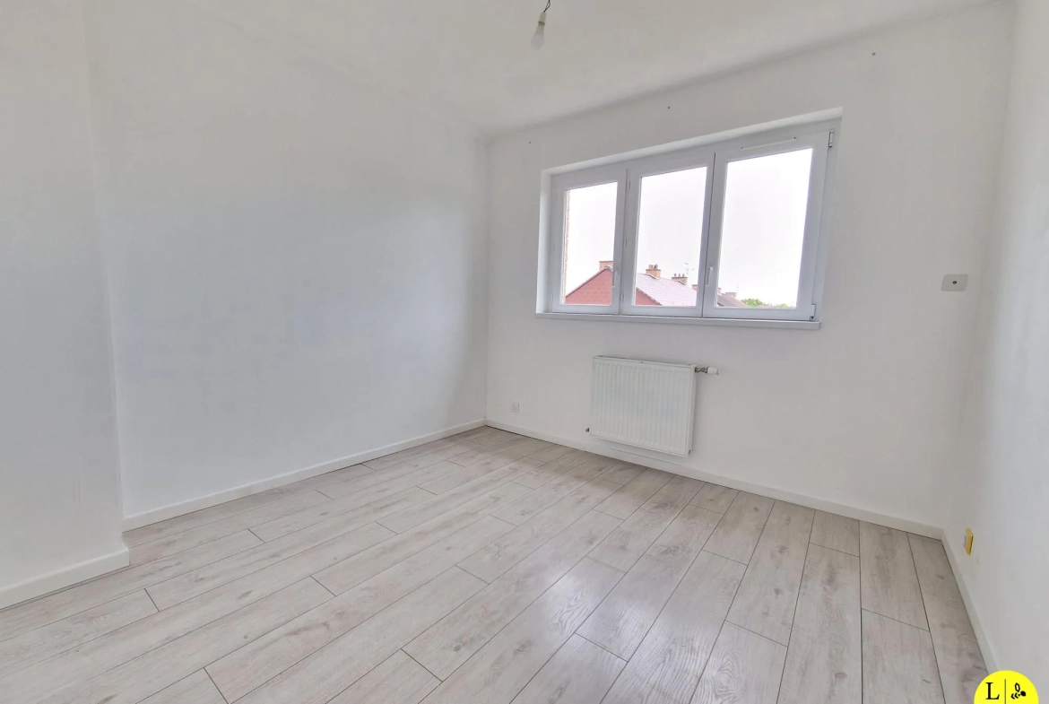 Maison mitoyenne 3 chambres avec jardin et garage à Arras 