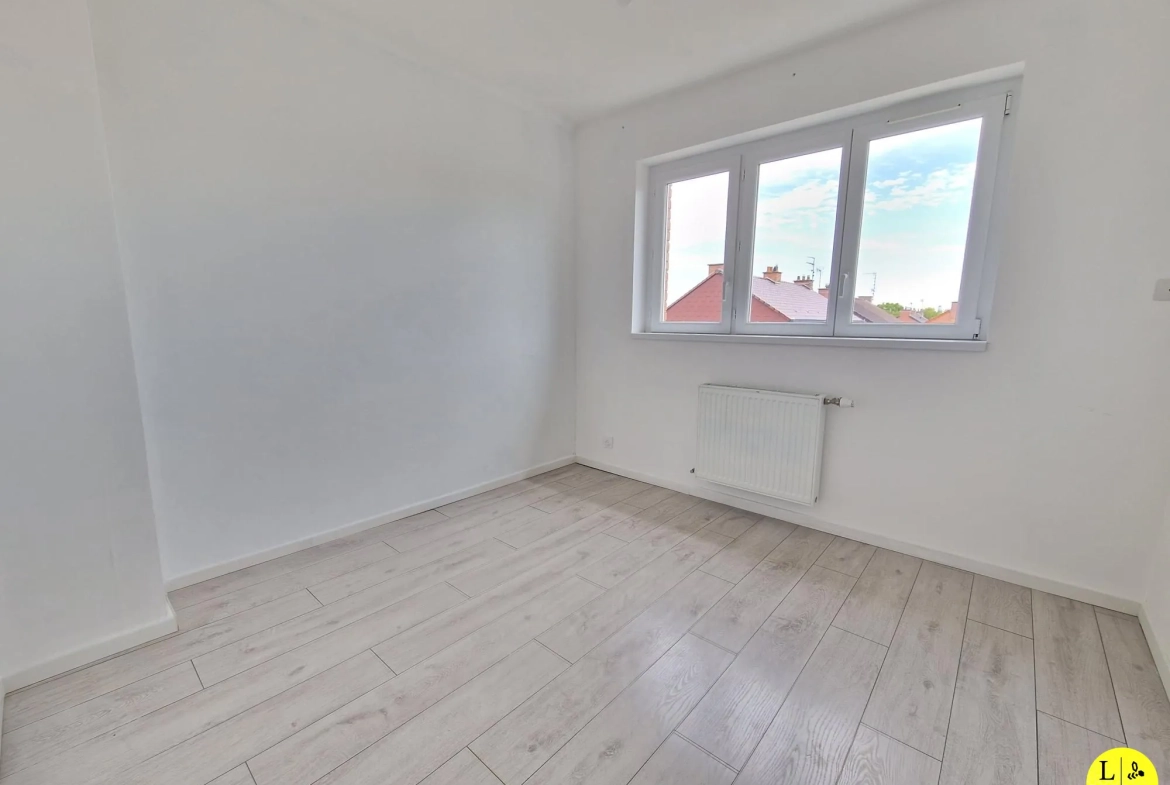 Maison mitoyenne 3 chambres avec jardin et garage à Arras 