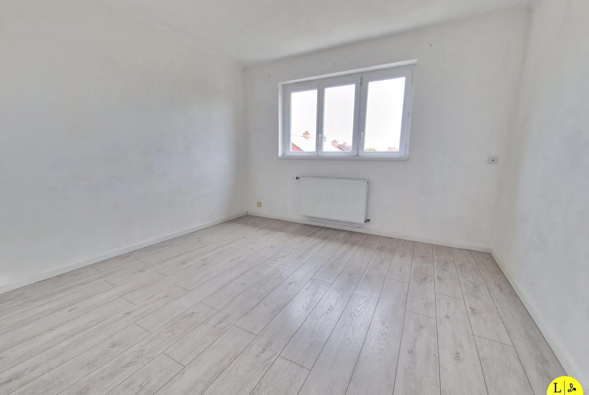 Maison mitoyenne 3 chambres avec jardin et garage à Arras 