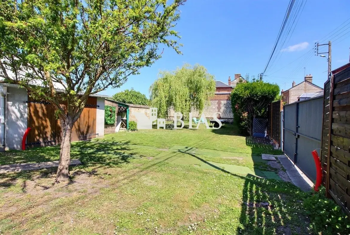 Maison de plain-pied à Caudebec-lès-Elbeuf avec jardin et garage 
