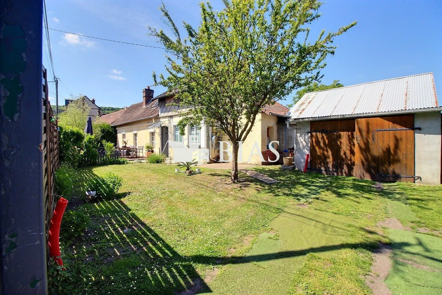 Maison de plain-pied à Caudebec-lès-Elbeuf avec jardin et garage 