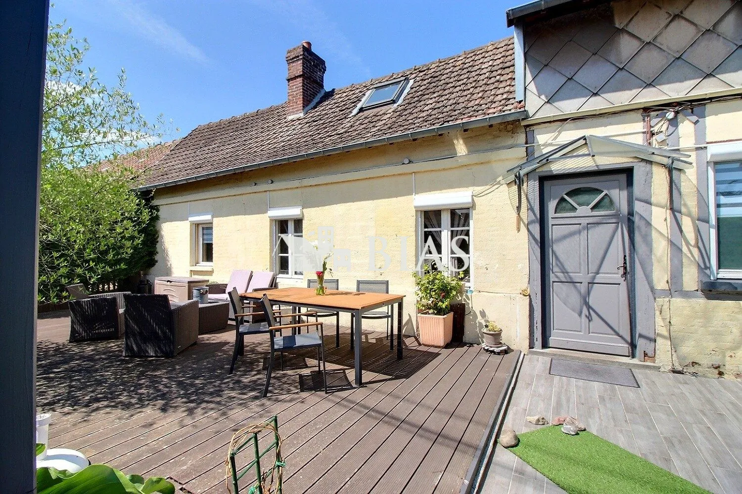 Maison de plain-pied à Caudebec-lès-Elbeuf avec jardin et garage 