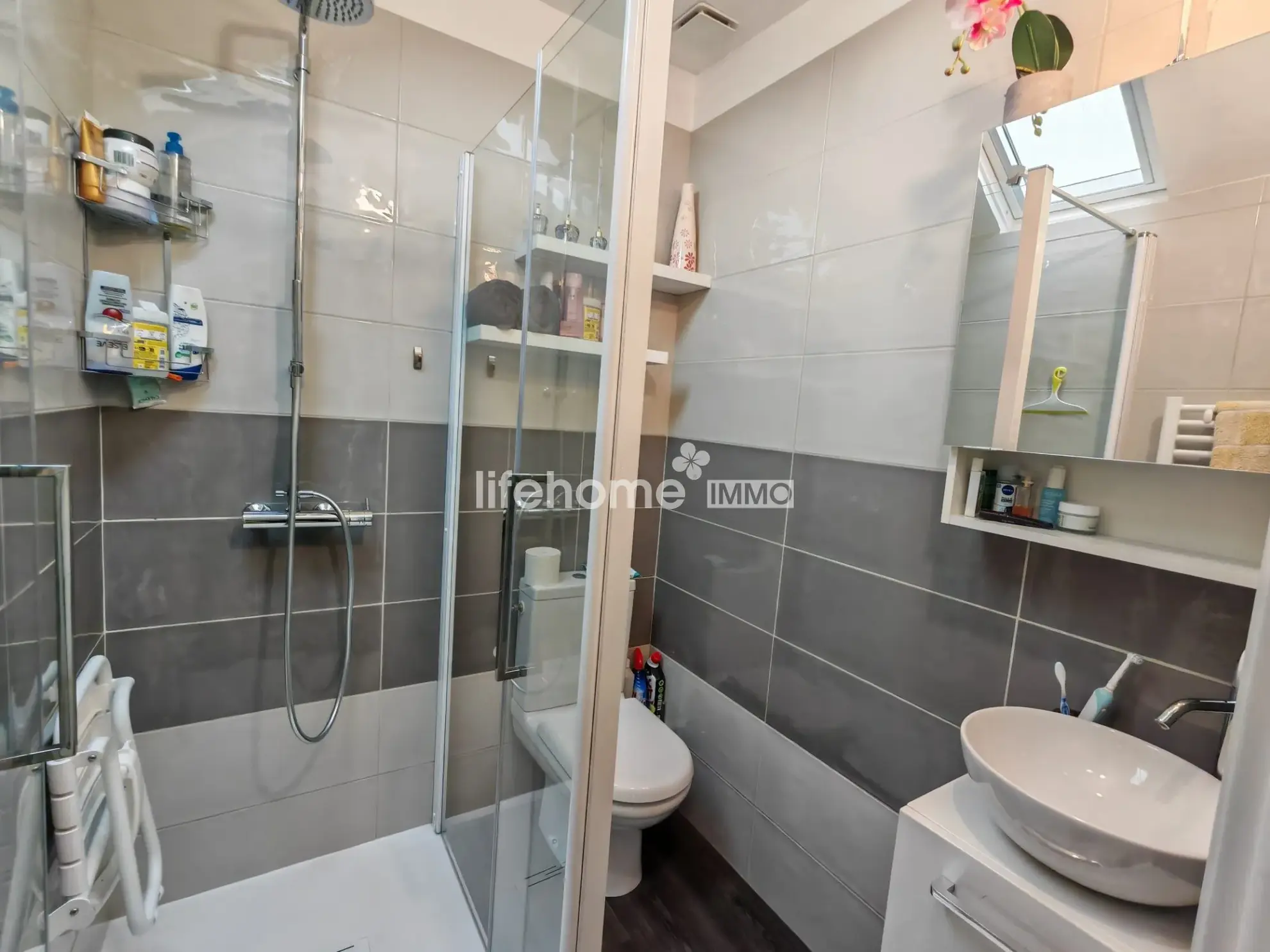 Maison à Châteauroux avec jardin, deux chambres et cave, parfait pour habitation ou investissement 