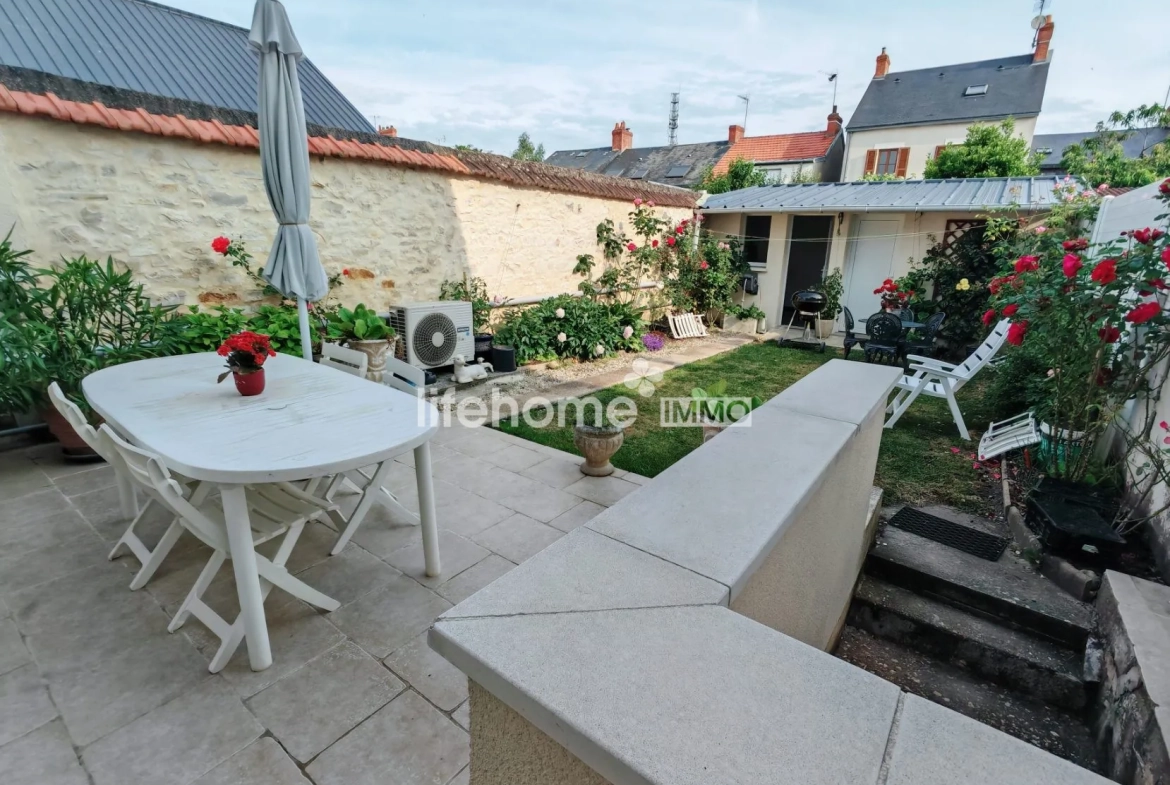 Maison à Châteauroux avec jardin, deux chambres et cave, parfait pour habitation ou investissement 