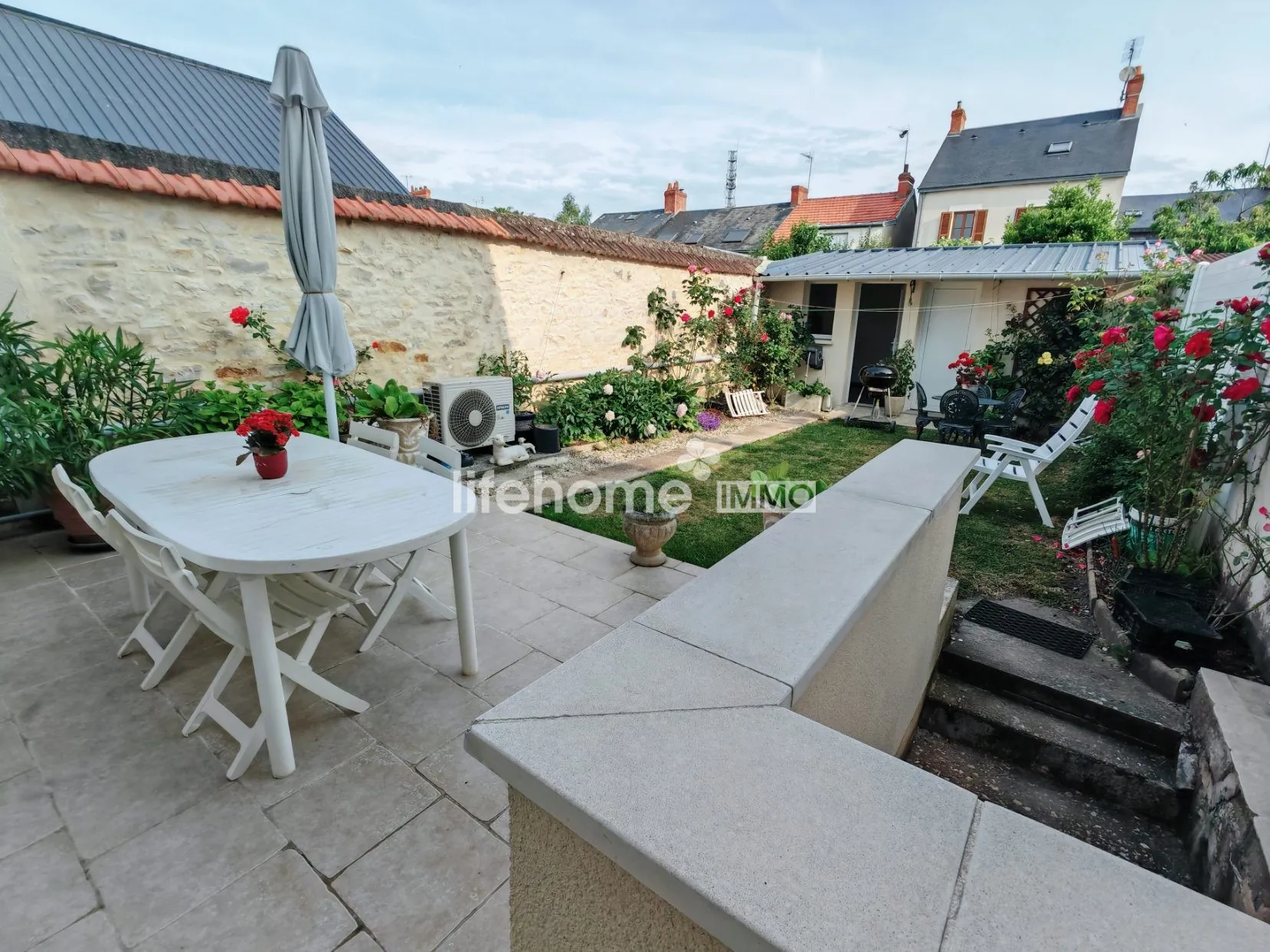 Maison à Châteauroux avec jardin, deux chambres et cave, parfait pour habitation ou investissement 