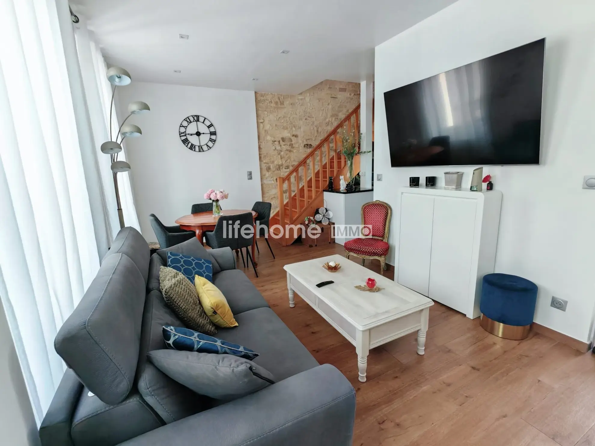Maison à Châteauroux avec jardin, deux chambres et cave, parfait pour habitation ou investissement 