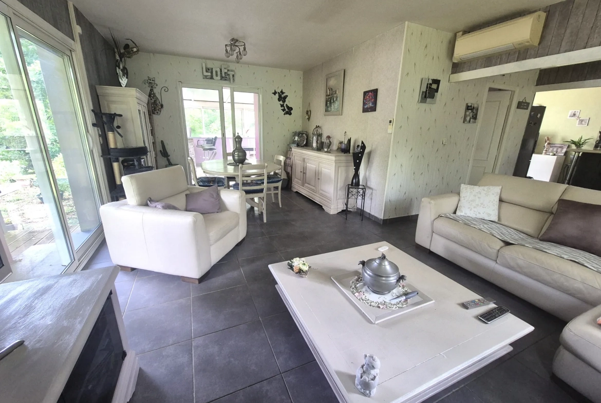 Maison avec piscine couverte et grand terrain à Appoigny, vue sur l'Yonne 