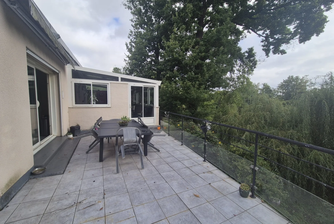 Maison avec piscine couverte et grand terrain à Appoigny, vue sur l'Yonne 
