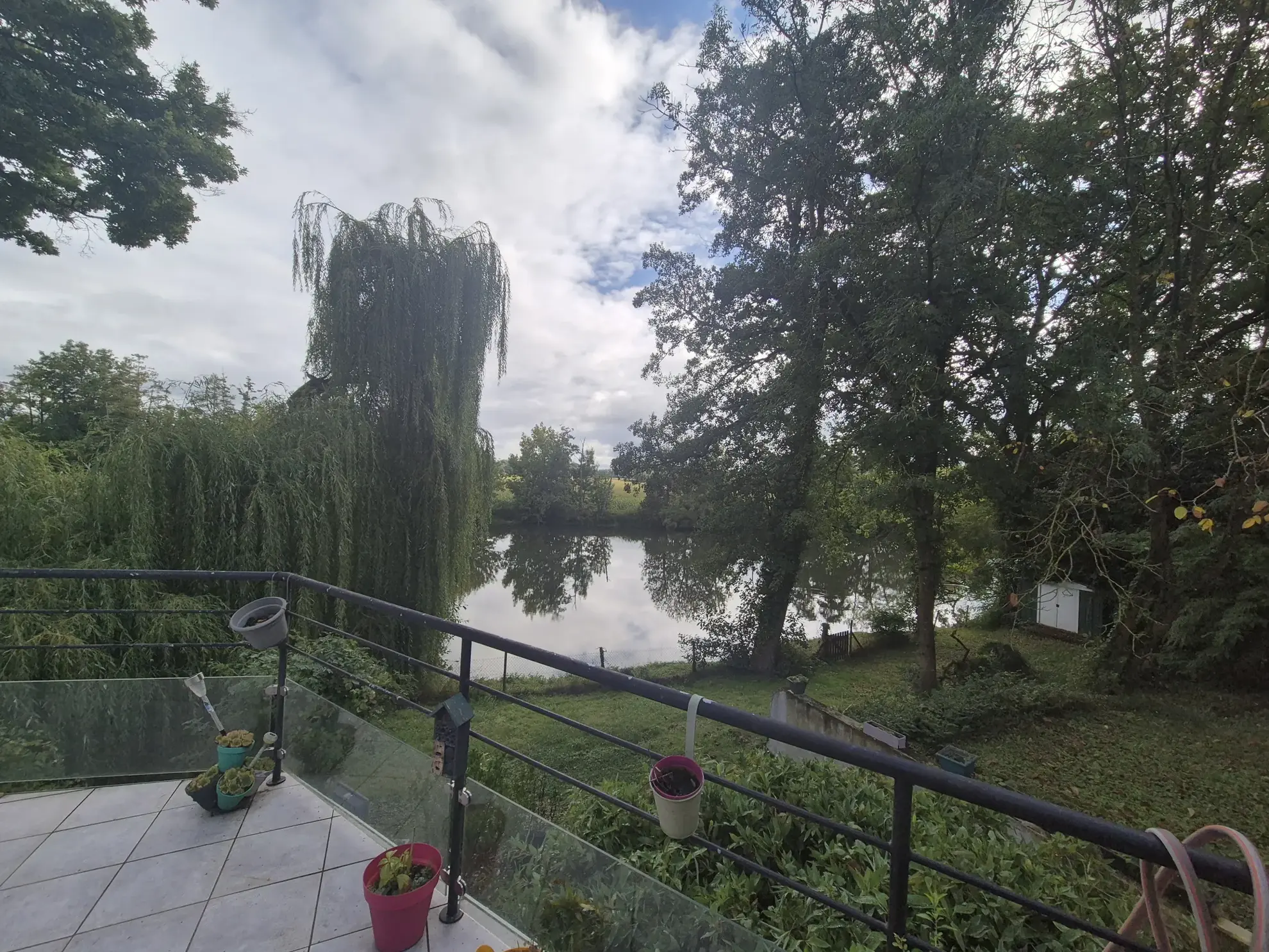 Maison avec piscine couverte et grand terrain à Appoigny, vue sur l'Yonne 