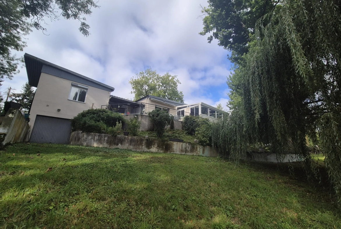 Maison avec piscine couverte et grand terrain à Appoigny, vue sur l'Yonne 