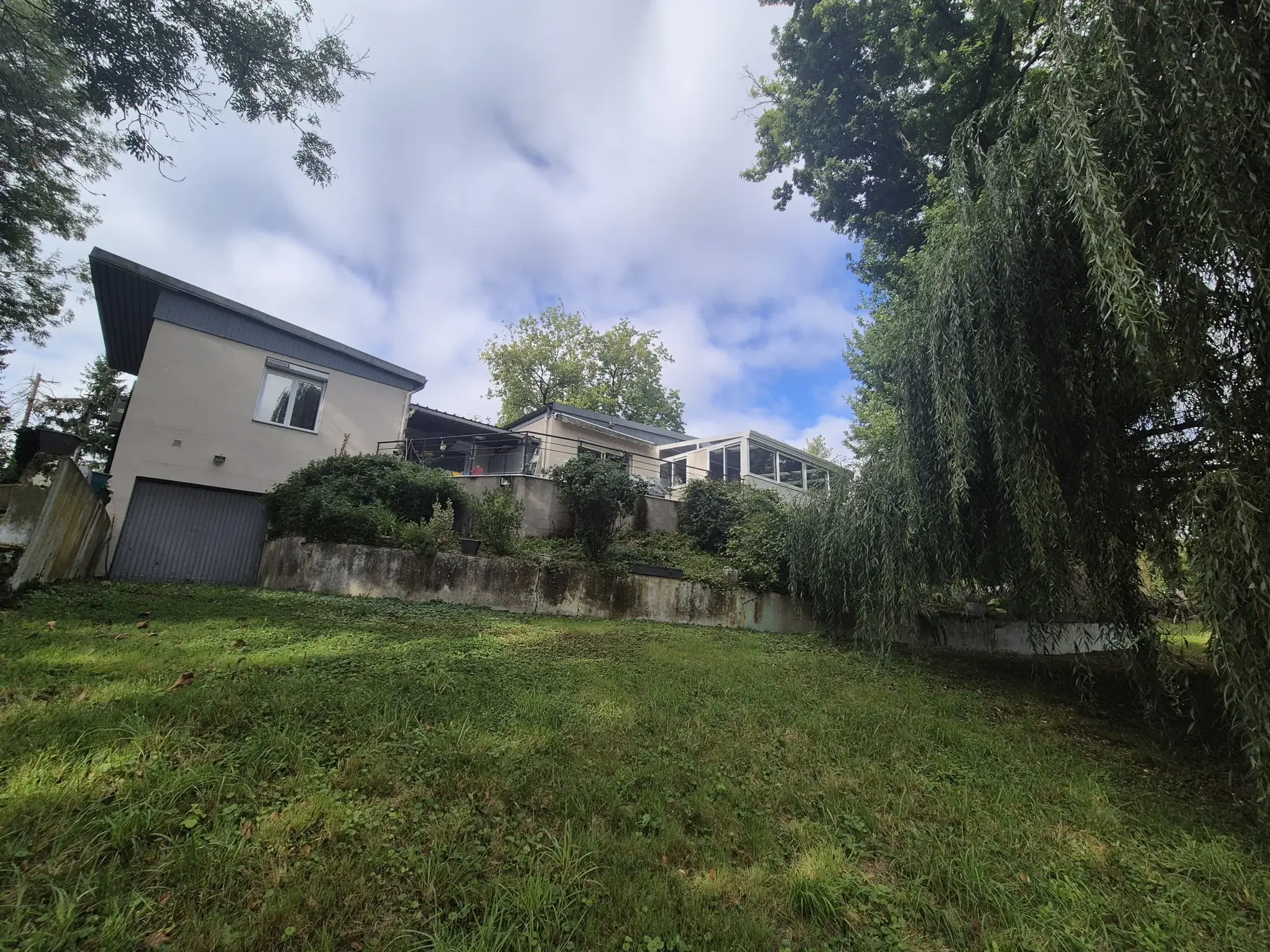 Maison avec piscine couverte et grand terrain à Appoigny, vue sur l'Yonne 