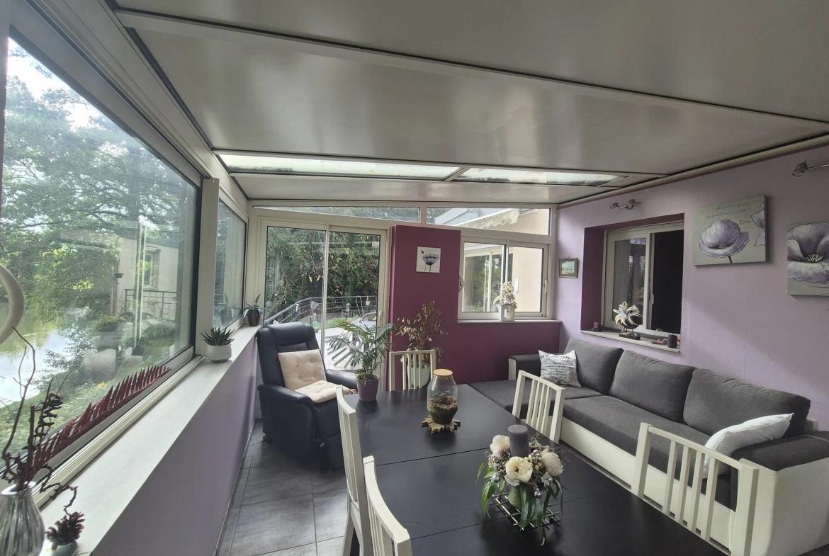 Maison avec piscine couverte et grand terrain à Appoigny, vue sur l'Yonne 