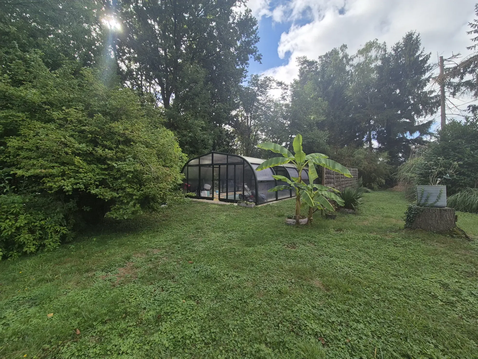 Maison avec piscine couverte et grand terrain à Appoigny, vue sur l'Yonne 