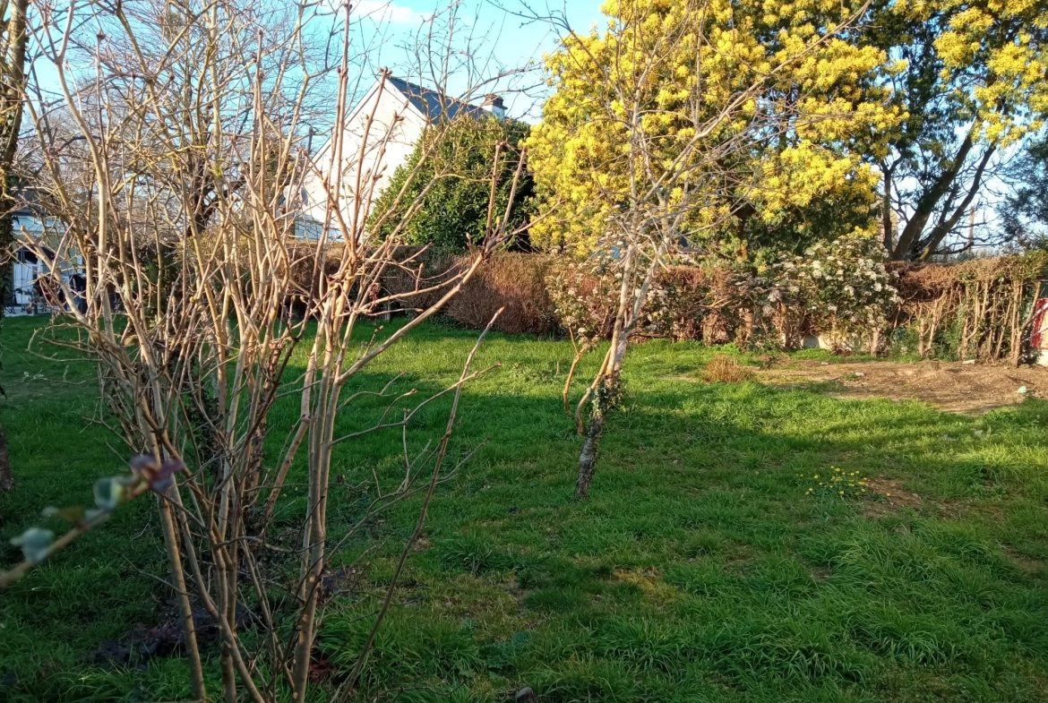 Terrain constructible à vendre à Bruz, proche commodités, offre rare 