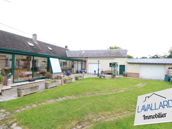Maison spacieuse avec jardin et 5 chambres à Beauquesne