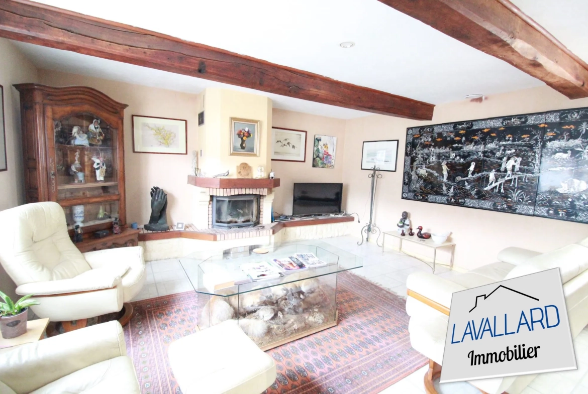 Maison spacieuse avec jardin et 5 chambres à Beauquesne 