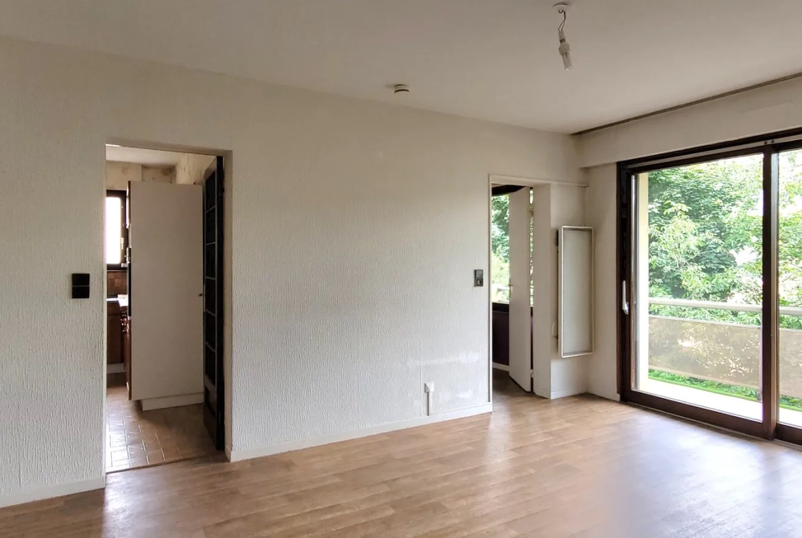 Souplex à Saint-Dié-des-Vosges avec balcon, cave et garage - 3 chambres 