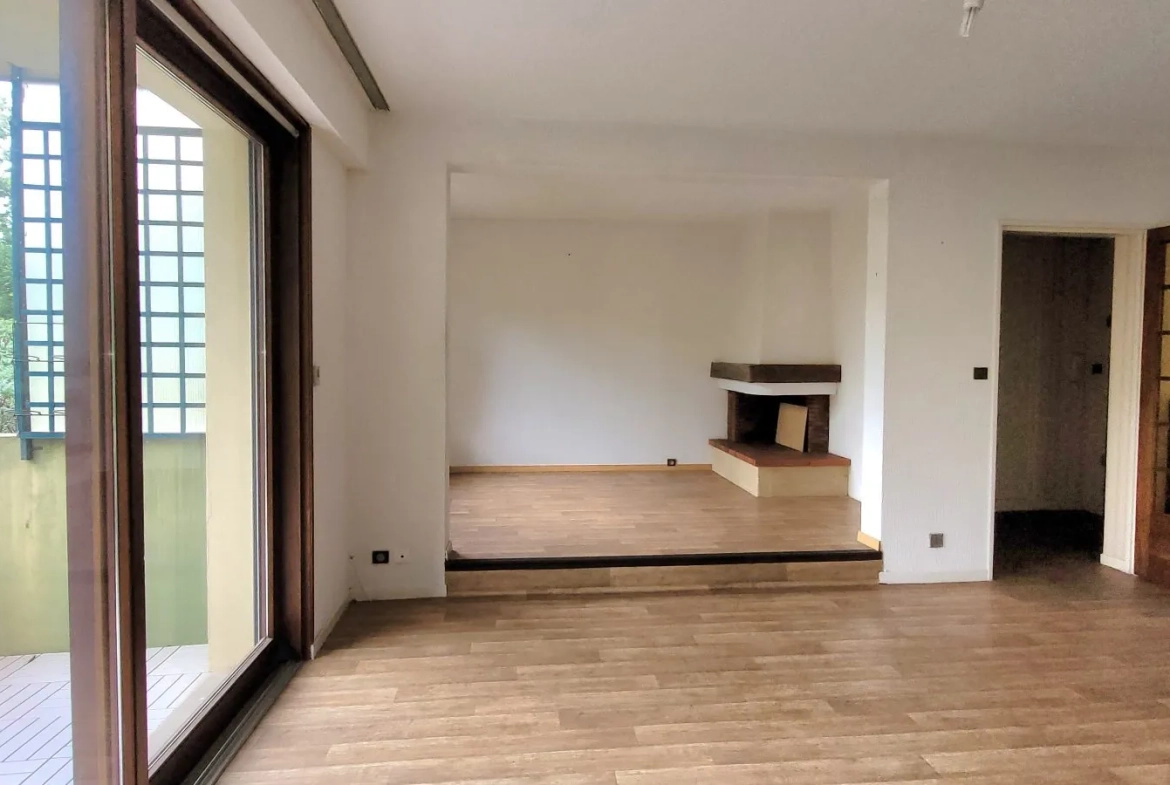 Souplex à Saint-Dié-des-Vosges avec balcon, cave et garage - 3 chambres 