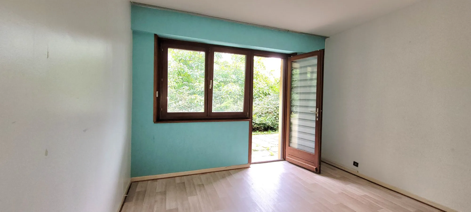 Souplex à Saint-Dié-des-Vosges avec balcon, cave et garage - 3 chambres 