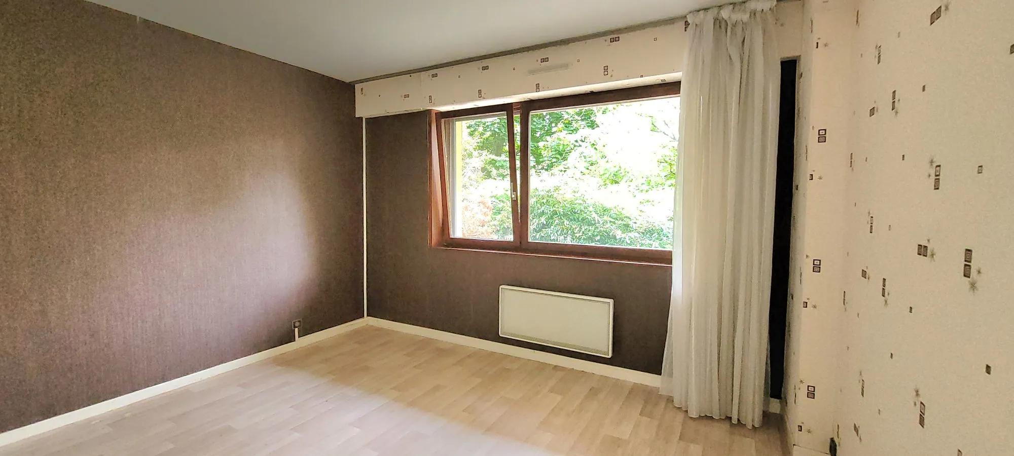 Souplex à Saint-Dié-des-Vosges avec balcon, cave et garage - 3 chambres 