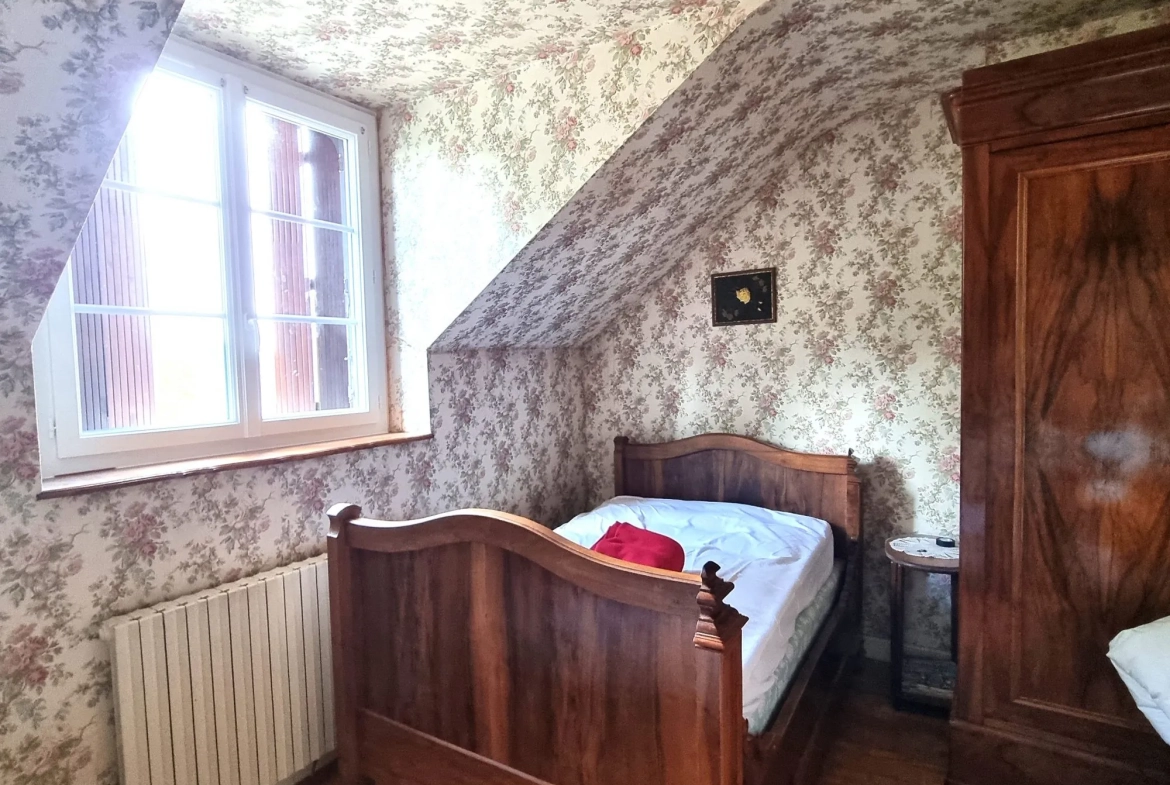 Chambre 3  Etage Maison à vendre à Saint-Denis-de-Jouhet avec jardin et garage 