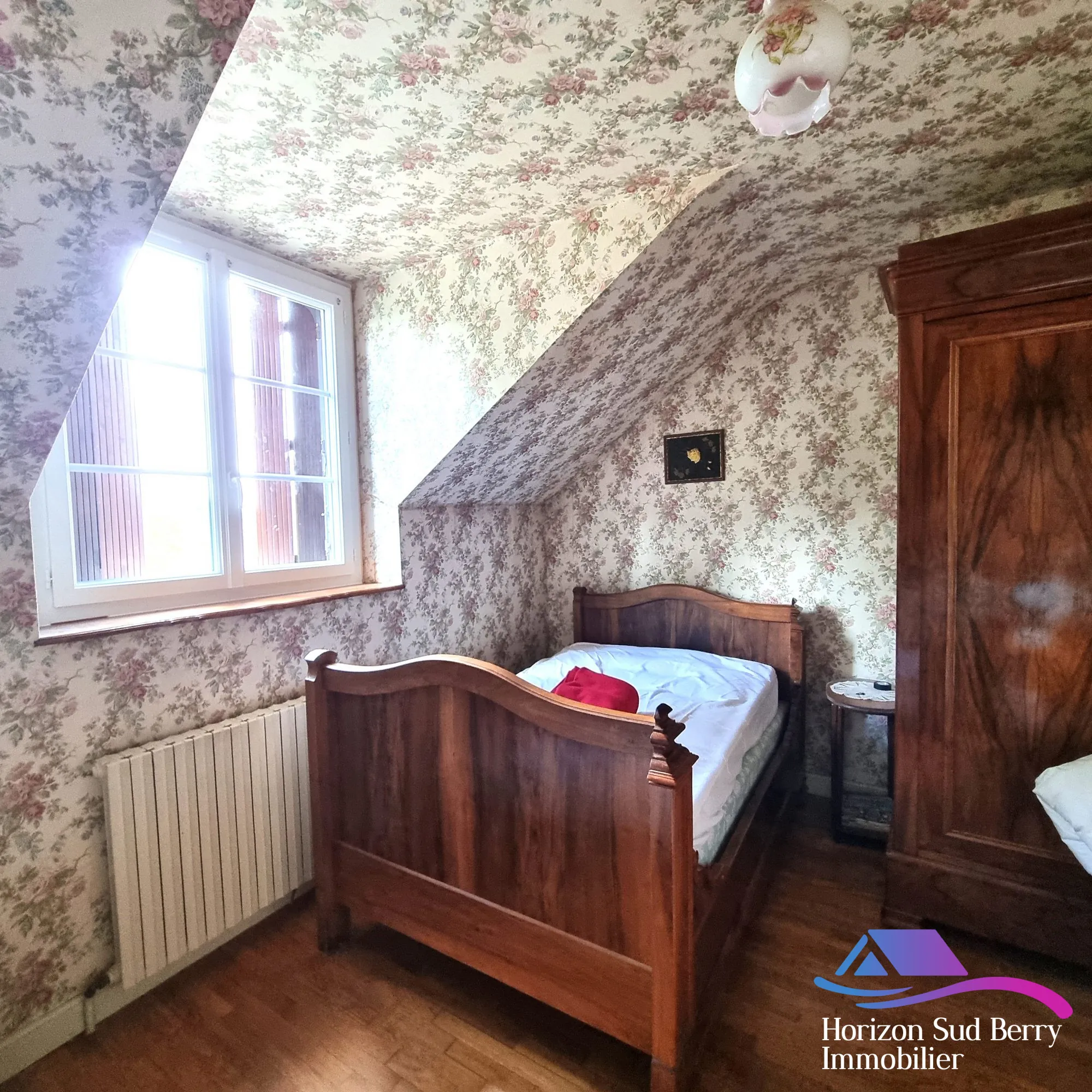 Chambre 3  Etage Maison à vendre à Saint-Denis-de-Jouhet avec jardin et garage 