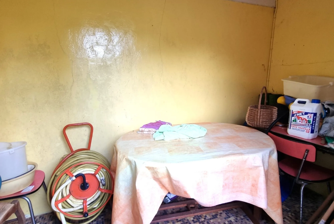 dépendances Maison à vendre à Saint-Denis-de-Jouhet avec jardin et garage 