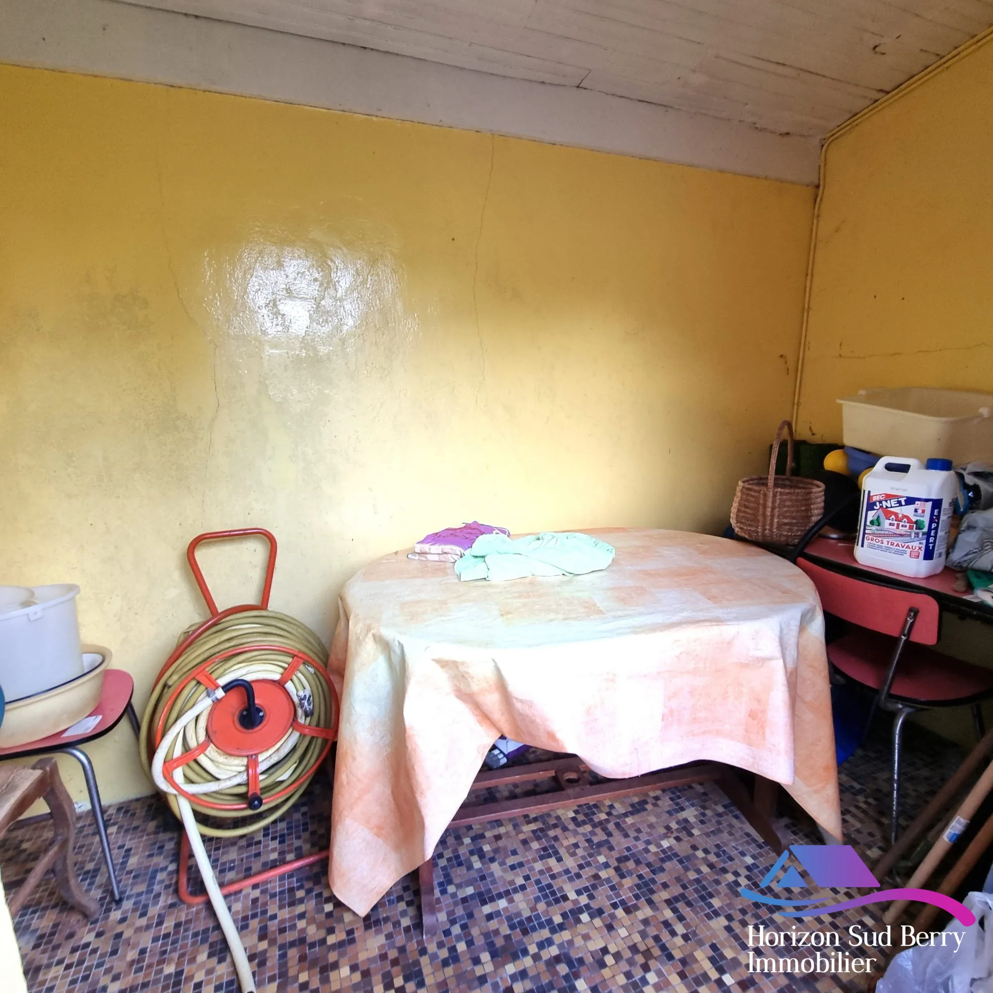 dépendances Maison à vendre à Saint-Denis-de-Jouhet avec jardin et garage 