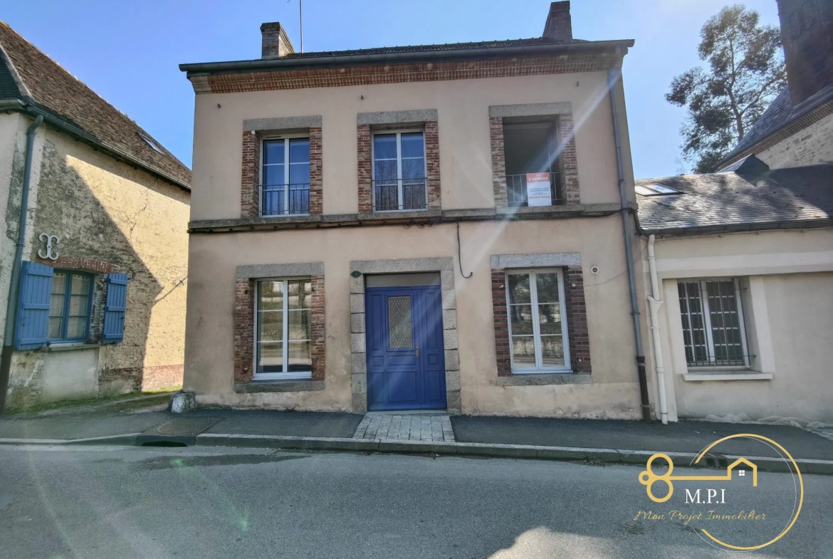 Ensemble immobilier avec appartements, dépendances et terrain à vendre à Essay 