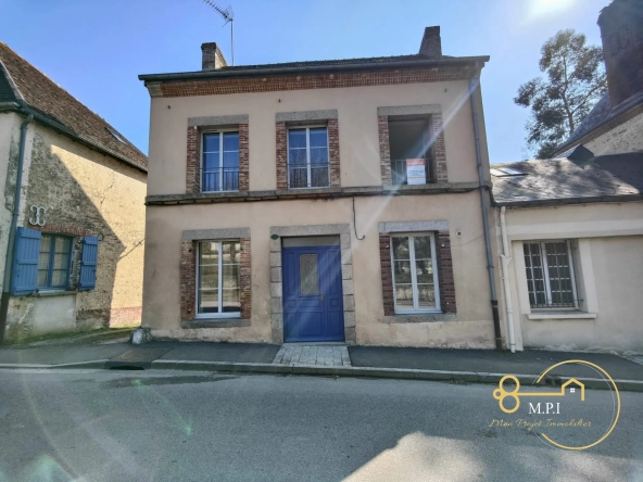 Ensemble immobilier avec appartements, dépendances et terrain à vendre à Essay