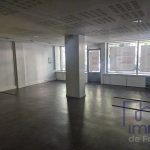 Local commercial de 95 m² à vendre à Saint-Chamond, idéal pour showroom