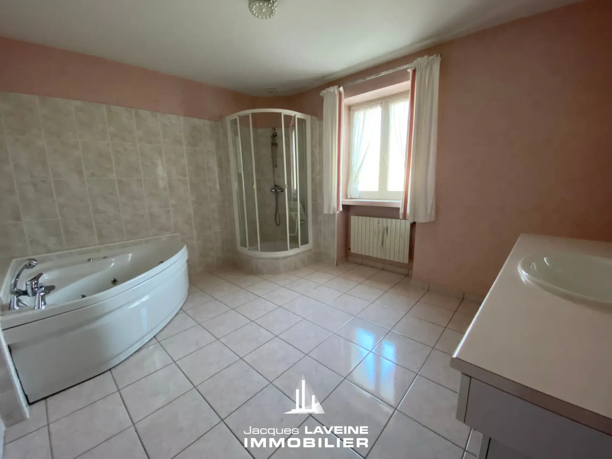Ensemble immobilier à Sorbey à 15 km de Metz avec 2 maisons, 9 pièces et garages 