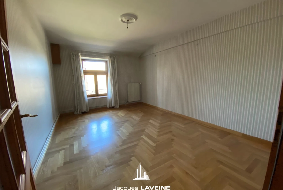 Ensemble immobilier à Sorbey à 15 km de Metz avec 2 maisons, 9 pièces et garages 