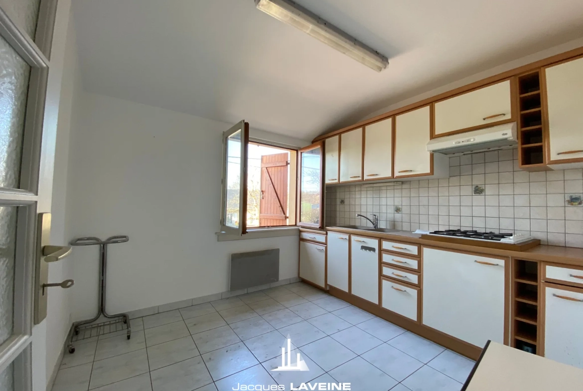 Ensemble immobilier à Sorbey à 15 km de Metz avec 2 maisons, 9 pièces et garages 