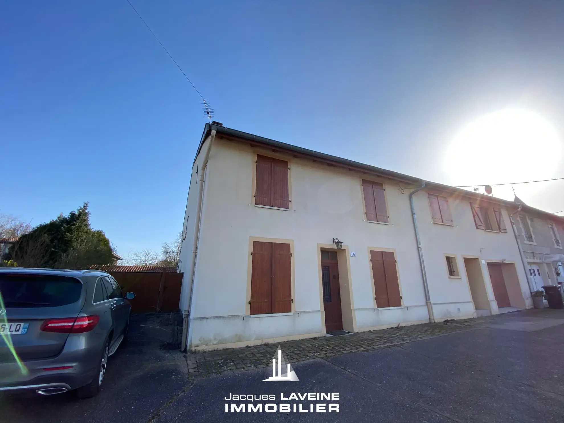 Ensemble immobilier à Sorbey à 15 km de Metz avec 2 maisons, 9 pièces et garages 