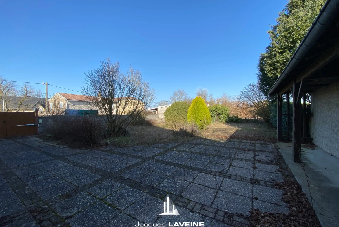 Ensemble immobilier à Sorbey à 15 km de Metz avec 2 maisons, 9 pièces et garages 