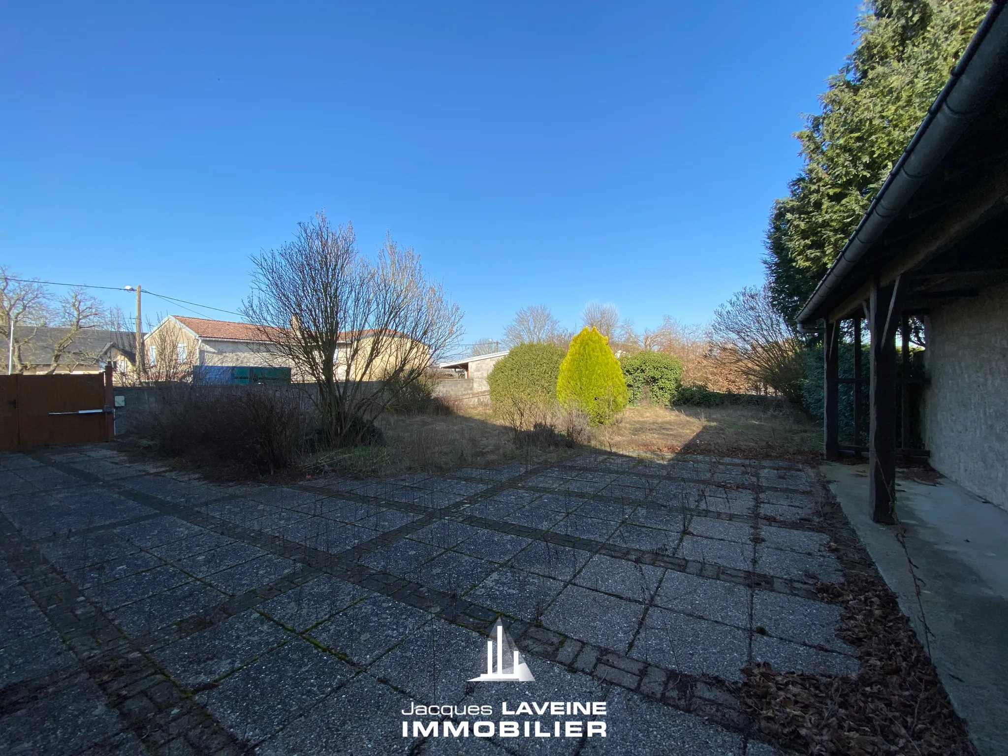Ensemble immobilier à Sorbey à 15 km de Metz avec 2 maisons, 9 pièces et garages 
