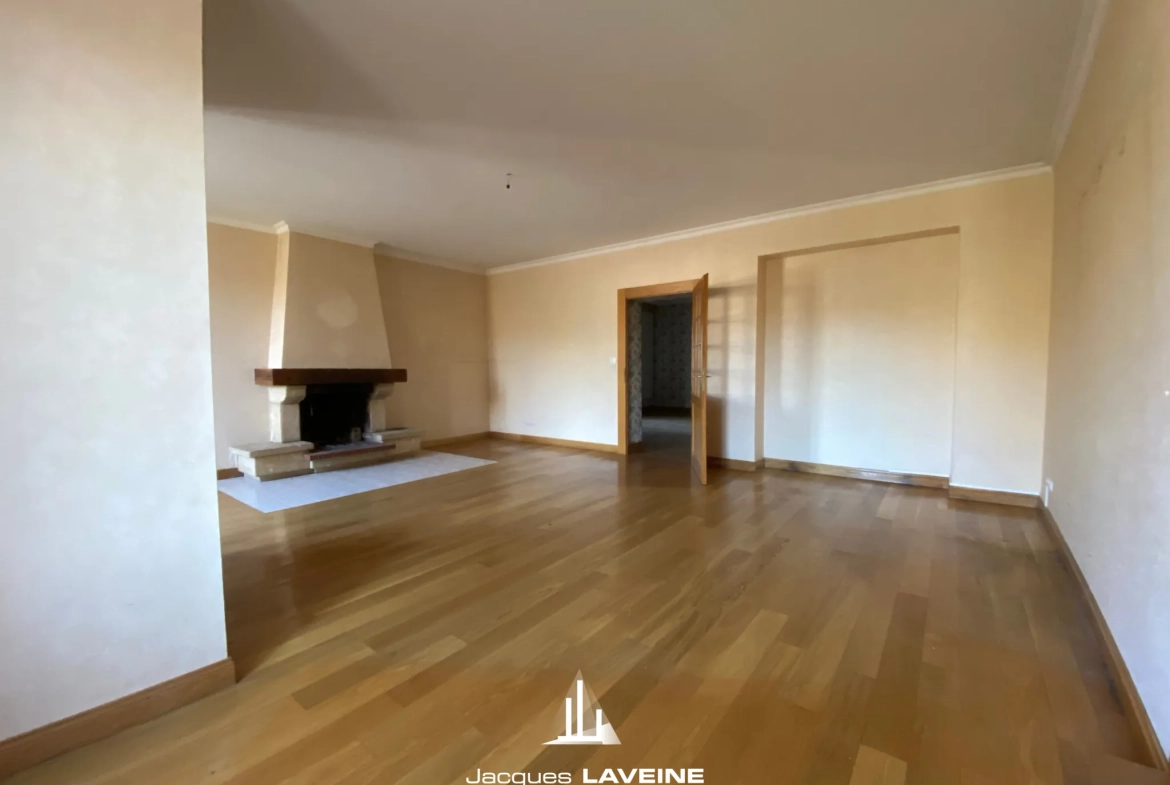 Ensemble immobilier à Sorbey à 15 km de Metz avec 2 maisons, 9 pièces et garages 
