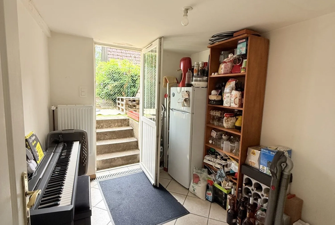 Maison à Dampierre-en-Burly avec 3 chambres, pièce lumineuse et jardin - Investissement ou résidence paisible 