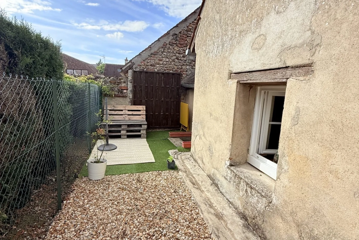 Maison à Dampierre-en-Burly avec 3 chambres, pièce lumineuse et jardin - Investissement ou résidence paisible 