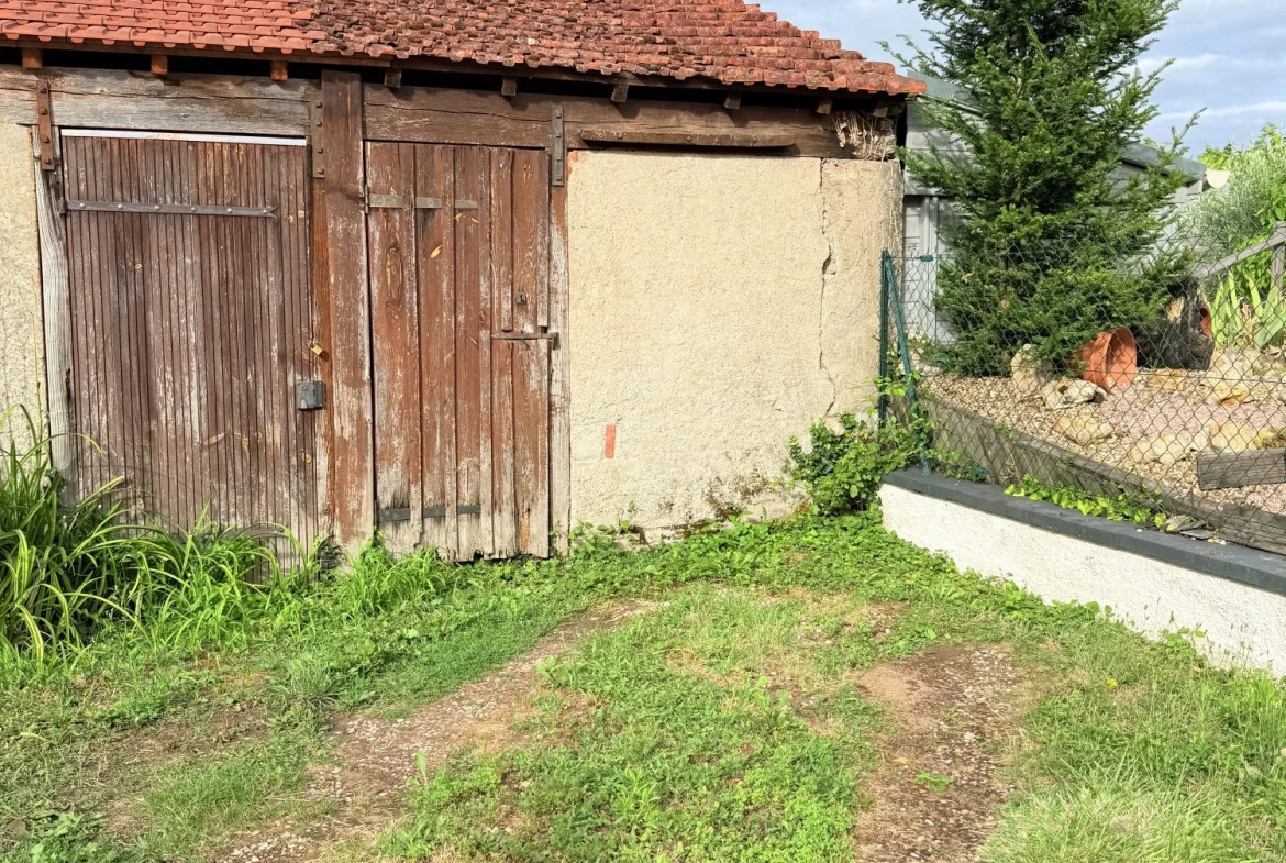 Maison à Dampierre-en-Burly avec 3 chambres, pièce lumineuse et jardin - Investissement ou résidence paisible 