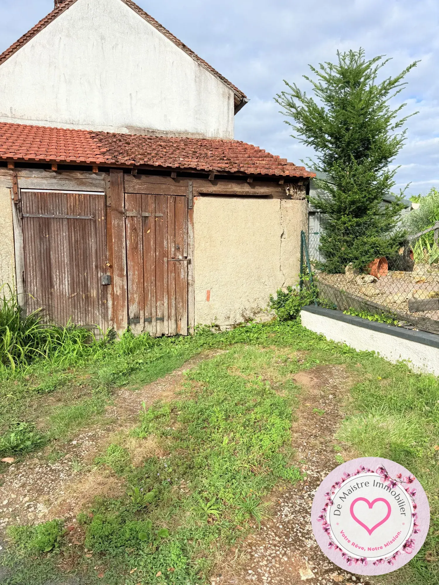 Maison à Dampierre-en-Burly avec 3 chambres, pièce lumineuse et jardin - Investissement ou résidence paisible 