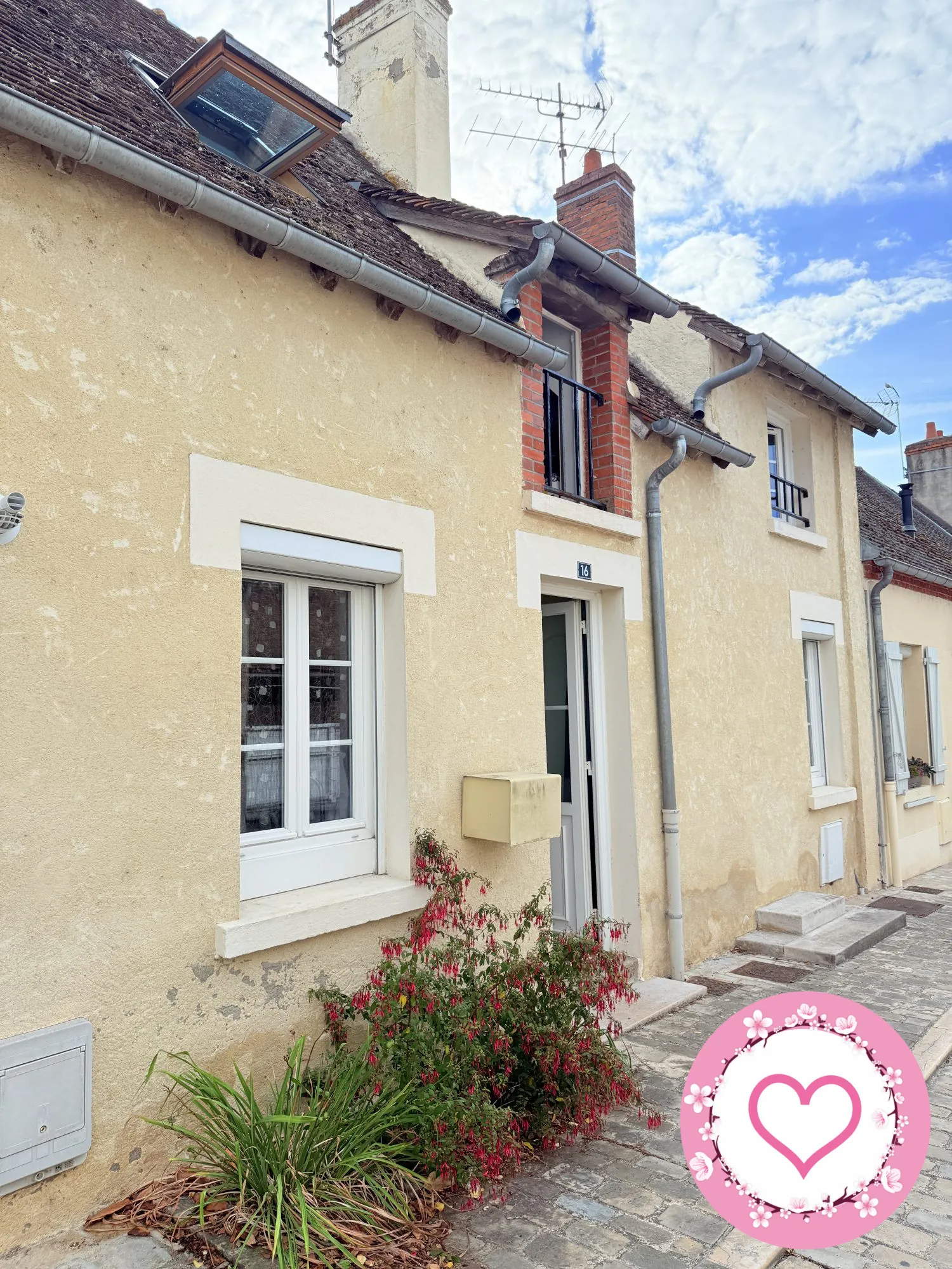 Maison à Dampierre-en-Burly avec 3 chambres, pièce lumineuse et jardin - Investissement ou résidence paisible 
