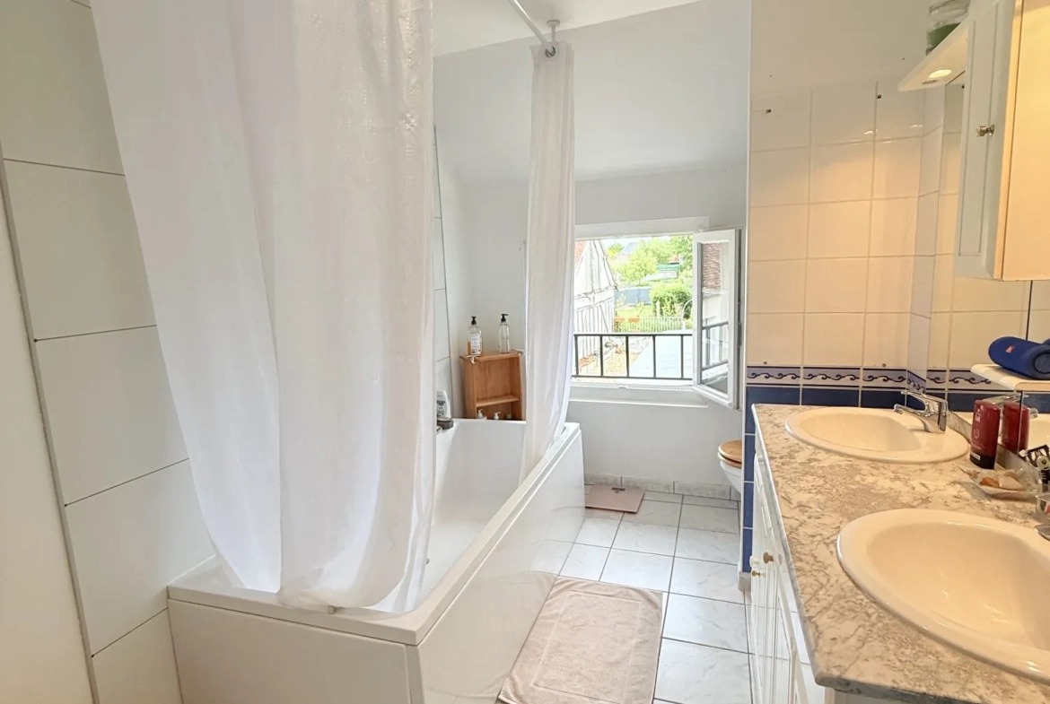 Maison à Dampierre-en-Burly avec 3 chambres, pièce lumineuse et jardin - Investissement ou résidence paisible 